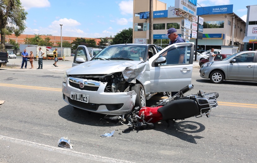 Acidente Entre Carro E Moto Deixa Duas Pessoas Gravemente Feridas Na Sc