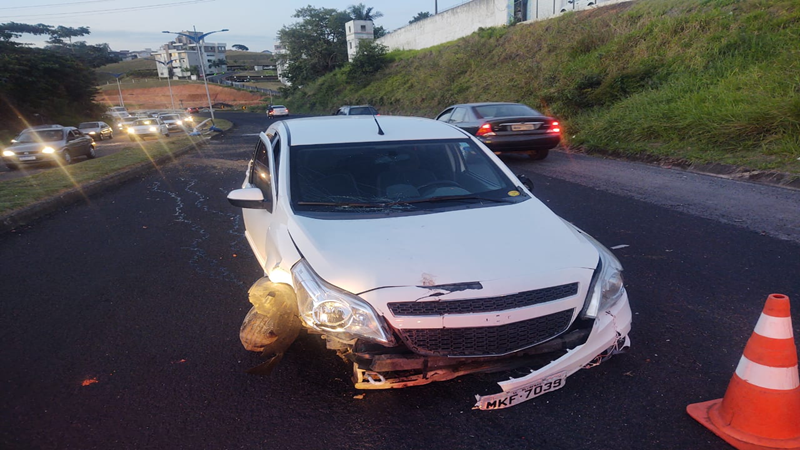 Motorista Embriagado Colide Ve Culo Contra Poste E Acaba Detido