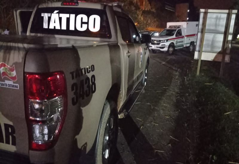 Bandidos Roubam Carro Trocam Tiros A Pm Tr S S O Presos E Um