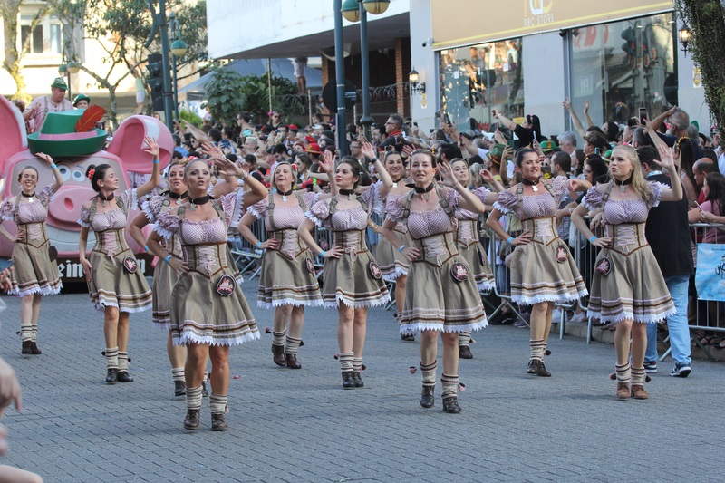 Confira Como Foi O Segundo Desfile Da Oktoberfest Blumenau Mesorregional