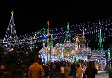 Casa iluminada de Natal da família Grodiski terá inauguração antecipada e surpresas emocionantes