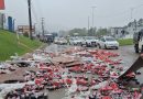 Queda de carga de refrigerantes causa lentidão e congestionamento no trevo de acesso a Rio do Sul