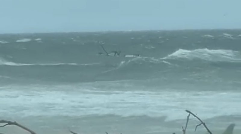 Embarcação vira em Balneário Barra do Sul, pescador é resgatado com hipotermia e ferimentos